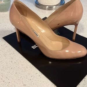 Manolo nude bb round toe pump 39.5